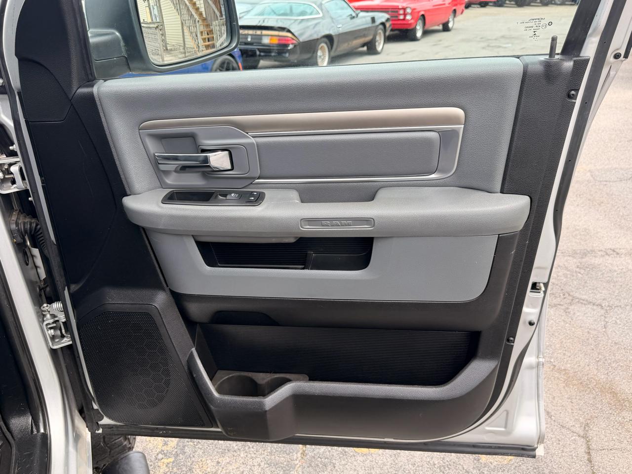 RAM 2500 Big Horn 4x4 Crew Cab 6'4" Box 2017
