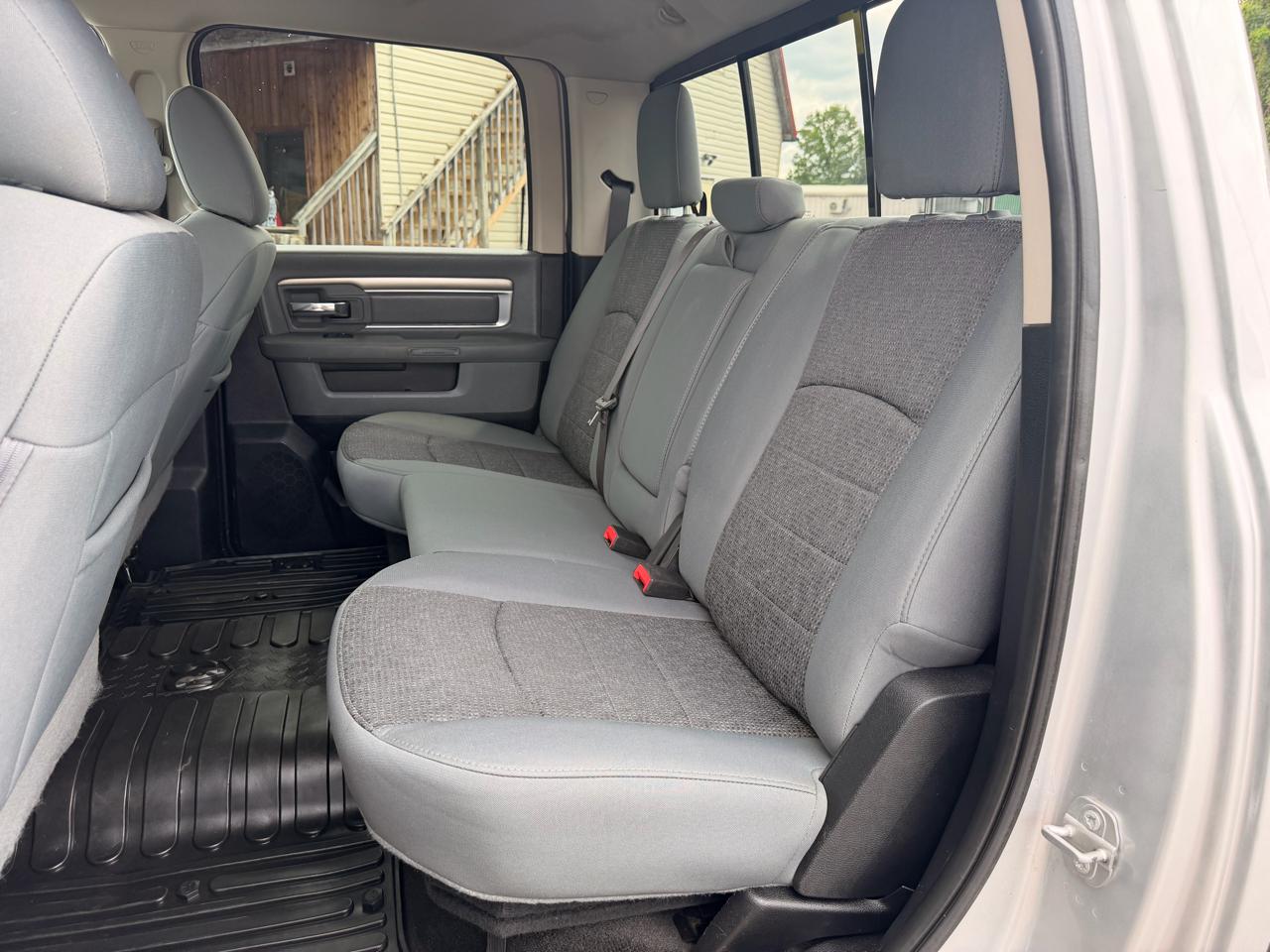 RAM 2500 Big Horn 4x4 Crew Cab 6'4" Box 2017
