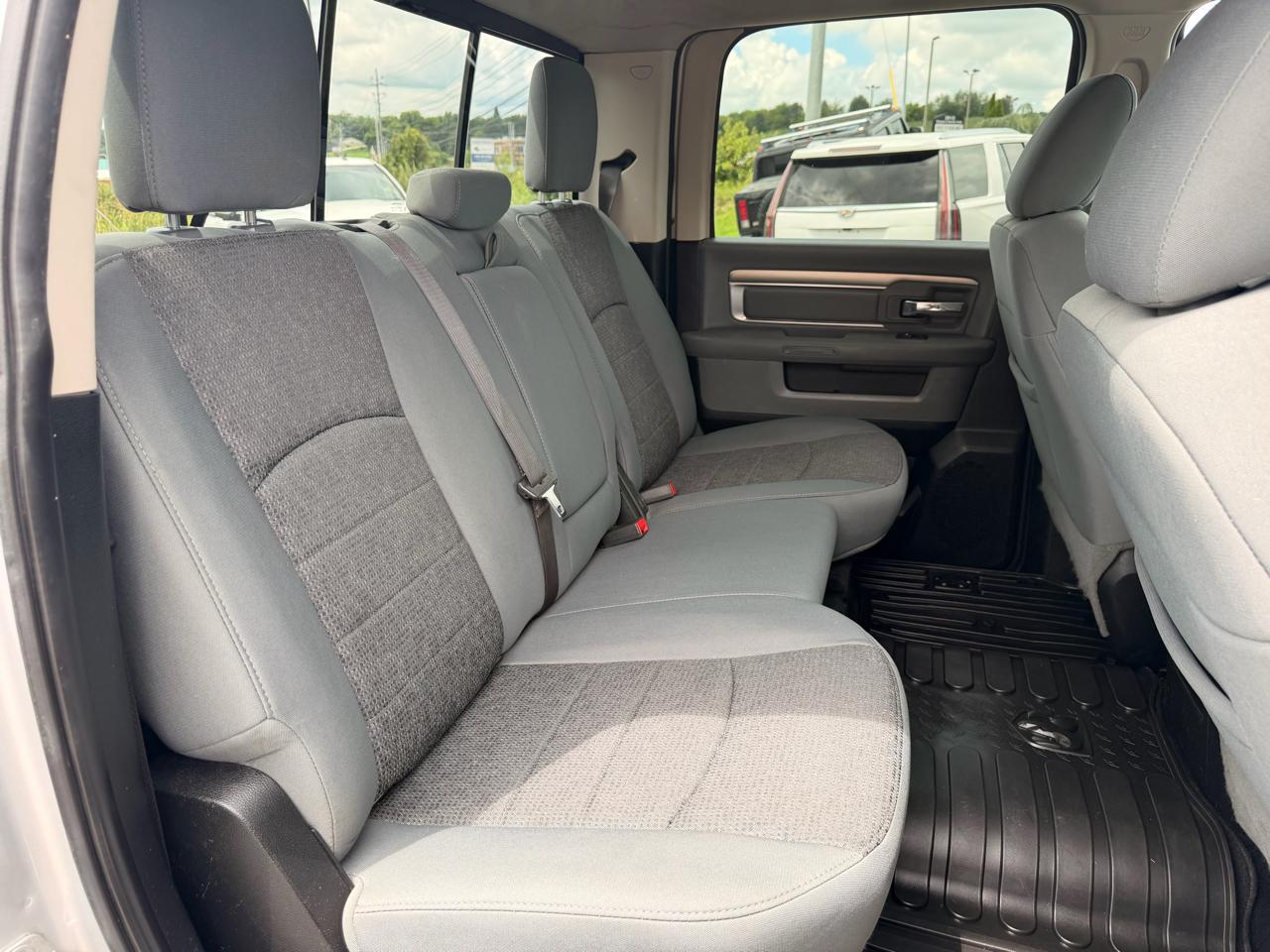 RAM 2500 Big Horn 4x4 Crew Cab 6'4" Box 2017