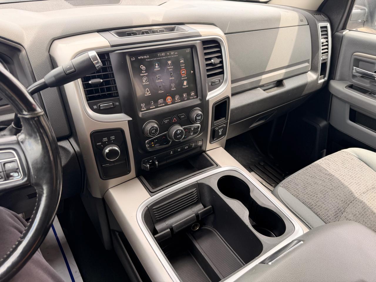 RAM 2500 Big Horn 4x4 Crew Cab 6'4" Box 2017