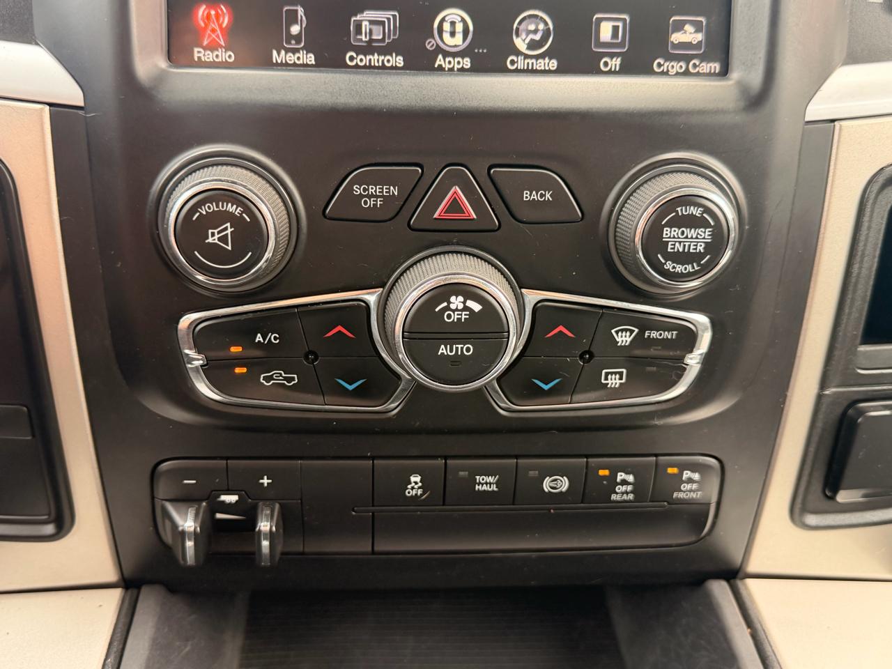 RAM 2500 Big Horn 4x4 Crew Cab 6'4" Box 2017