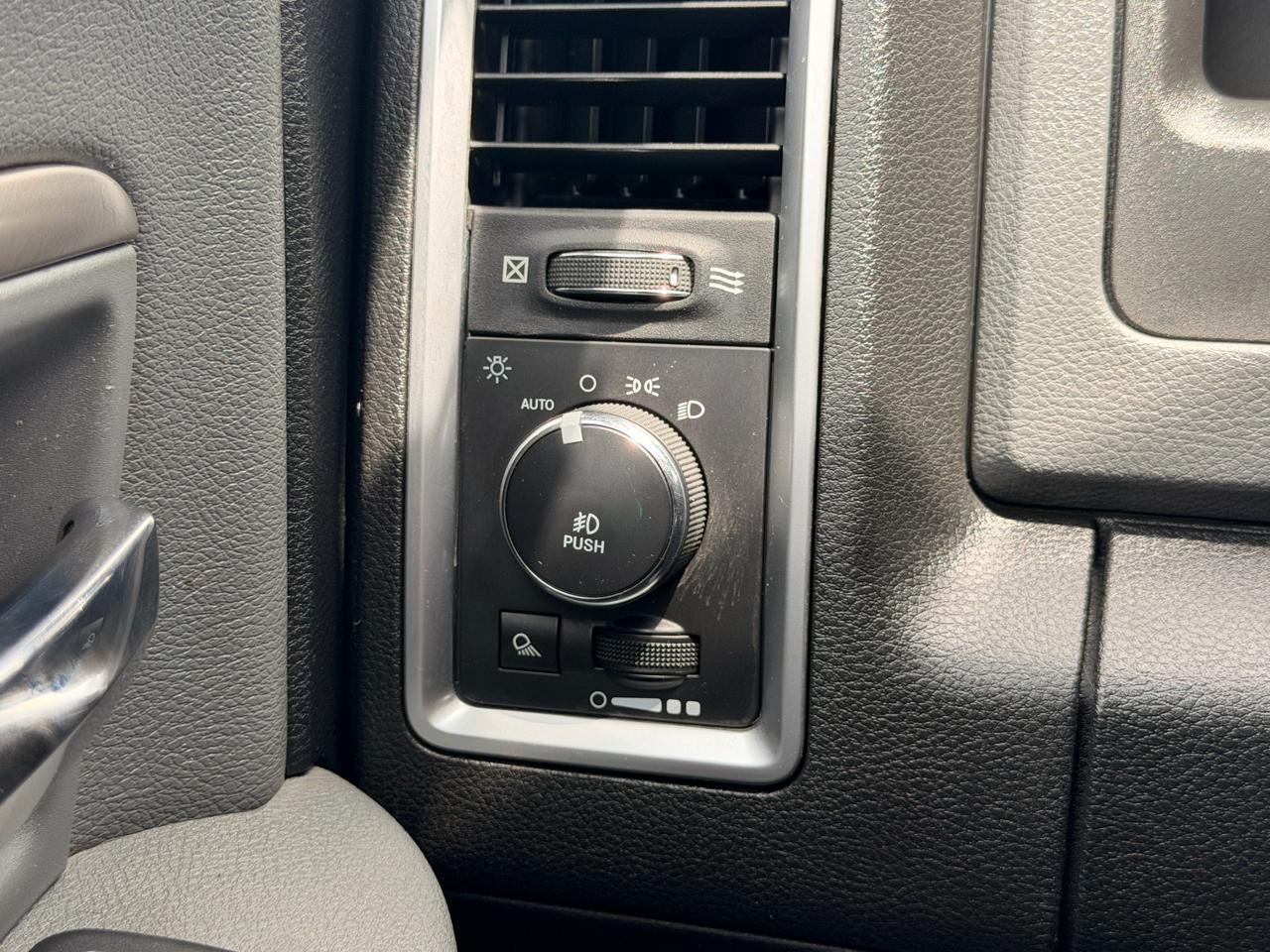 RAM 2500 Big Horn 4x4 Crew Cab 6'4" Box 2017