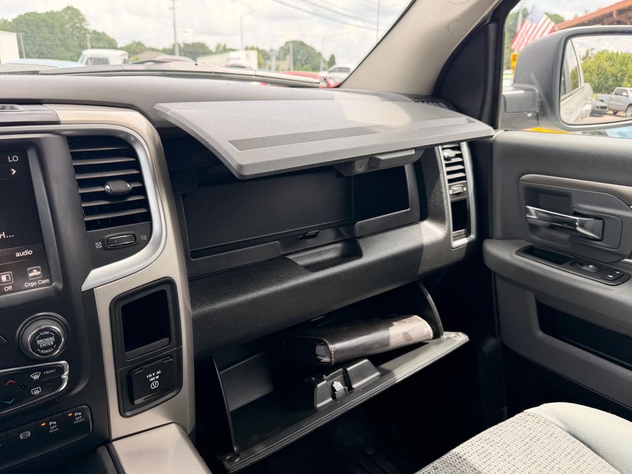 RAM 2500 Big Horn 4x4 Crew Cab 6'4" Box 2017