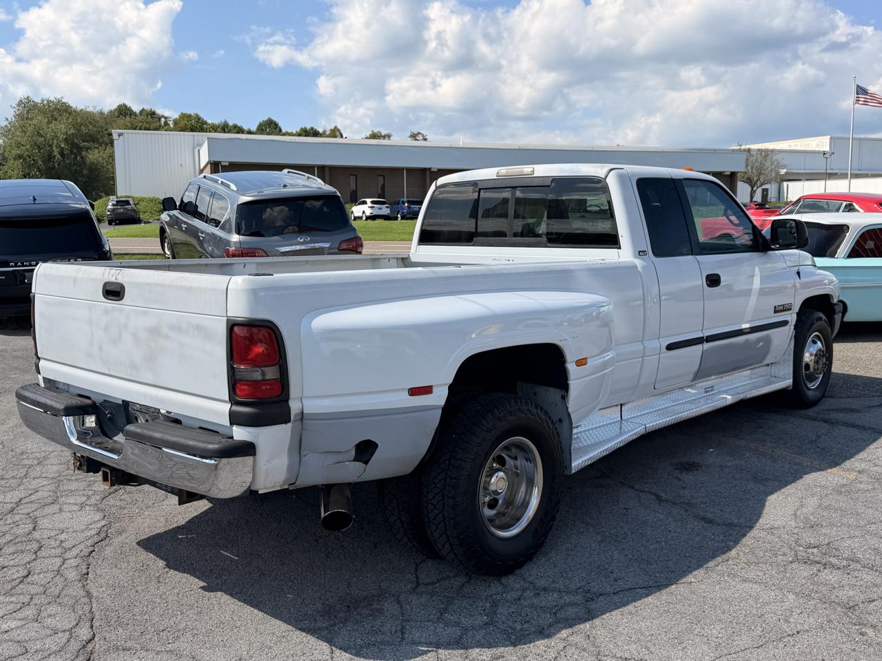 Dodge Ram 3500 4dr Quad Cab 155" WB DRW 2002