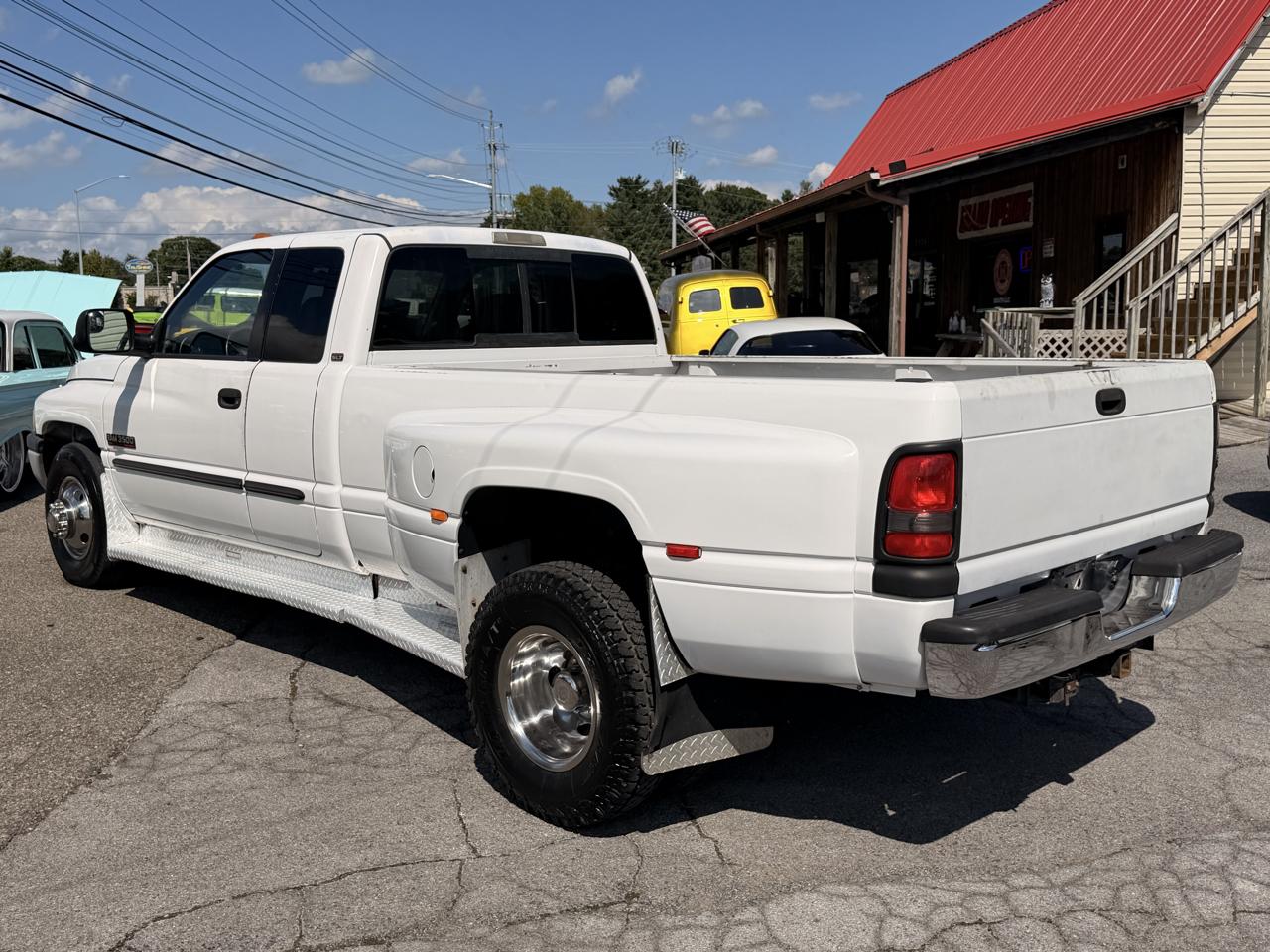 Dodge Ram 3500 4dr Quad Cab 155" WB DRW 2002