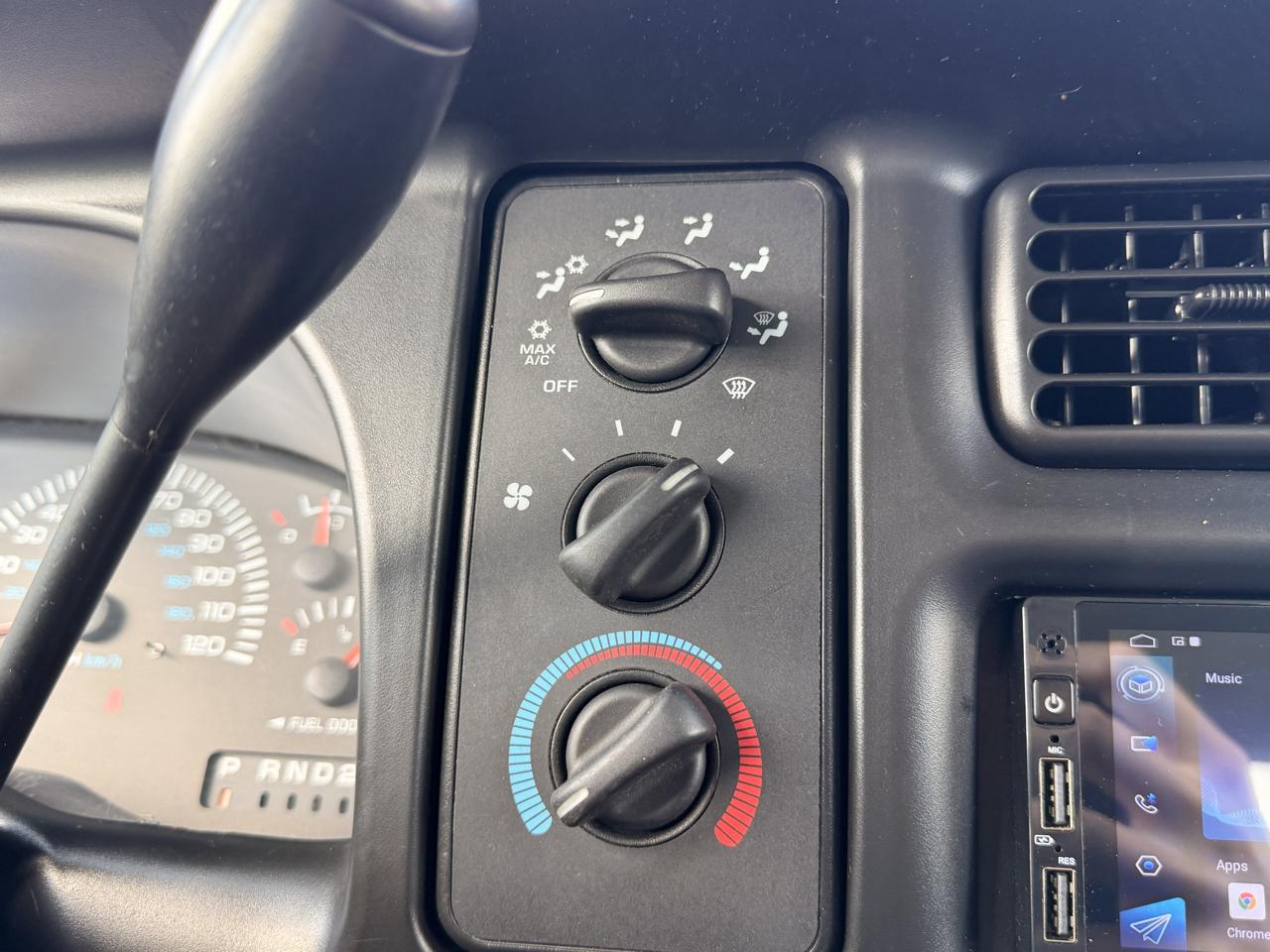 Dodge Ram 3500 4dr Quad Cab 155" WB DRW 2002