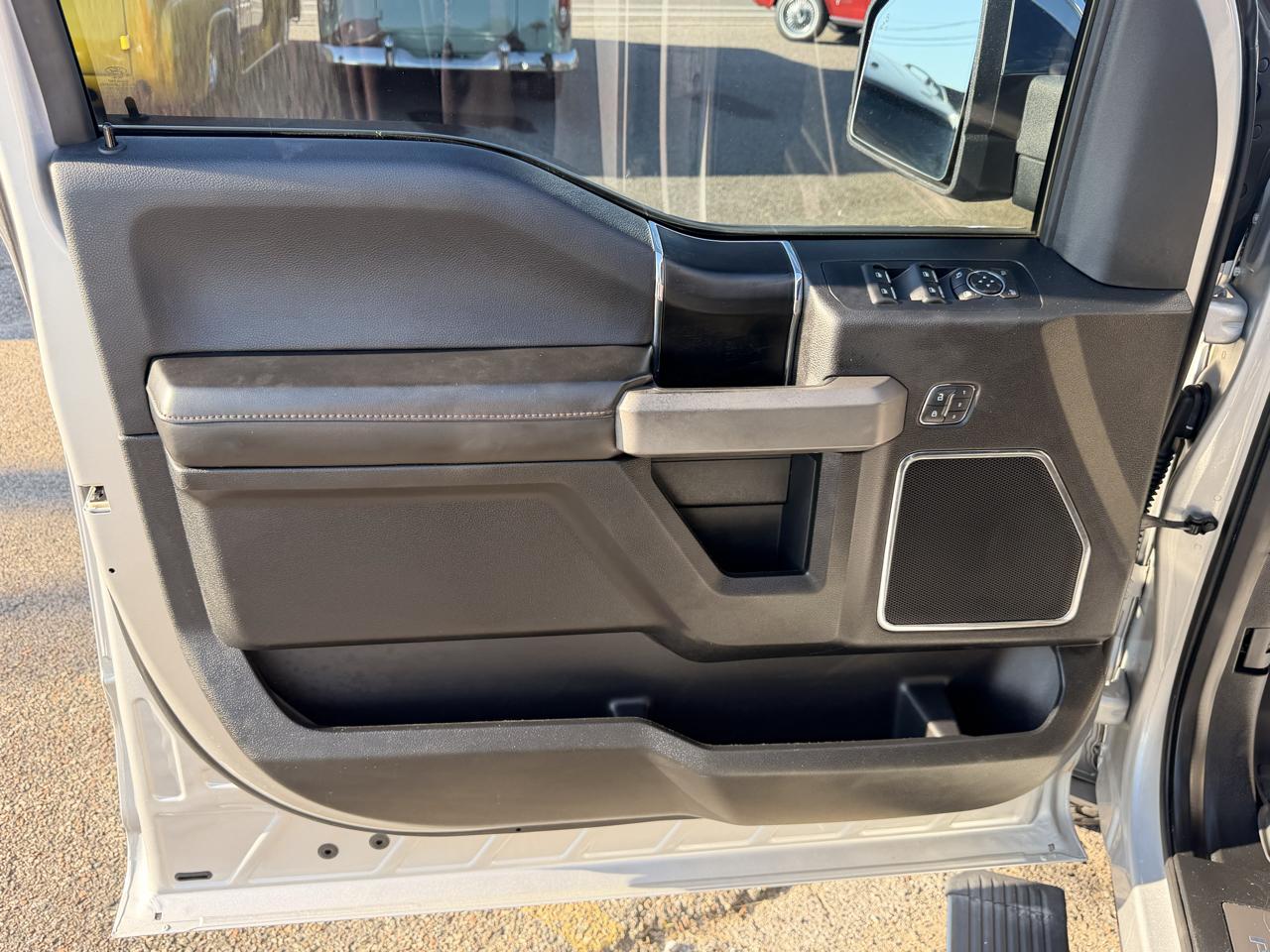 Ford F-150 4WD SuperCrew 145" Platinum 2018