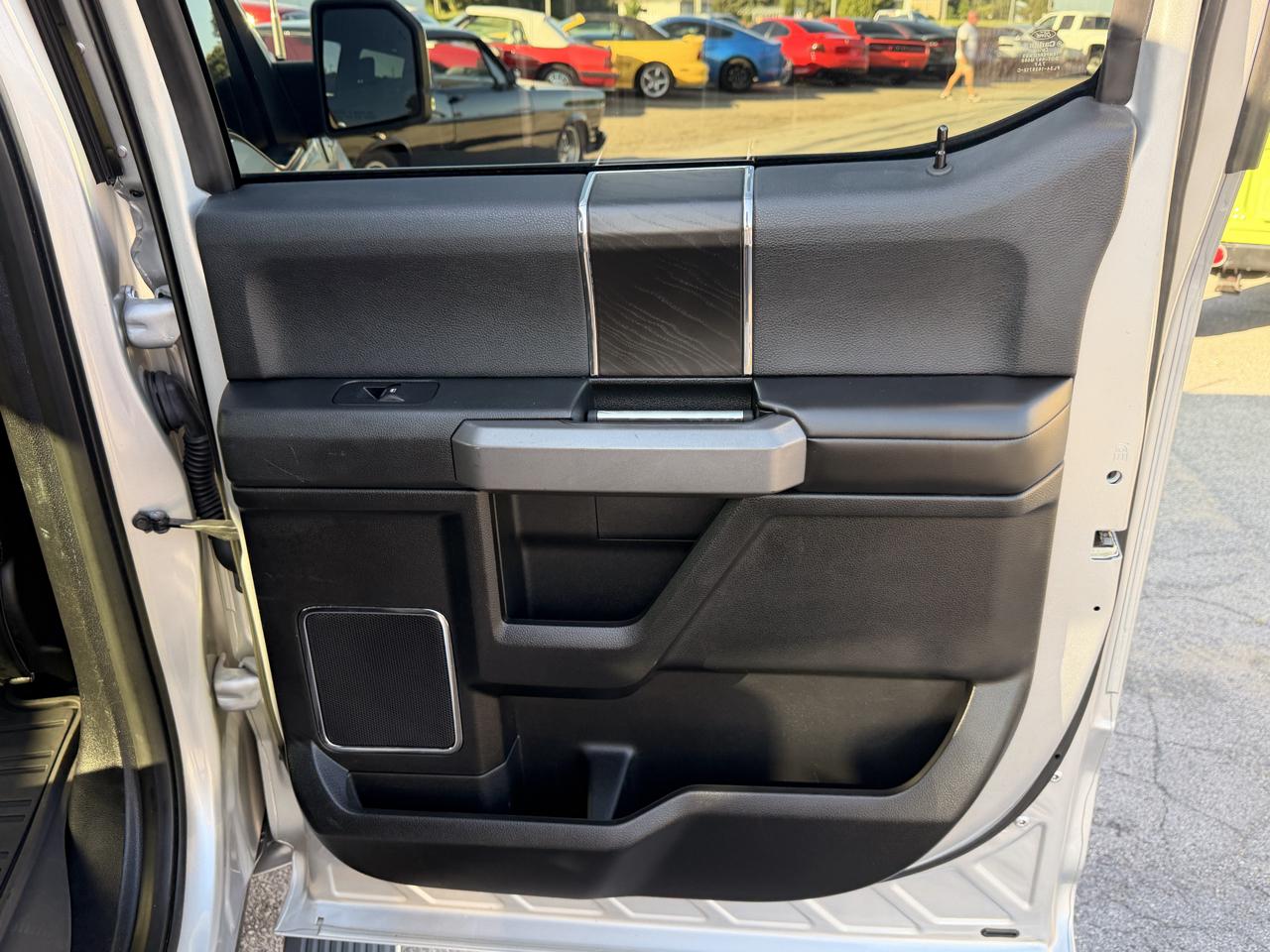 Ford F-150 4WD SuperCrew 145" Platinum 2018