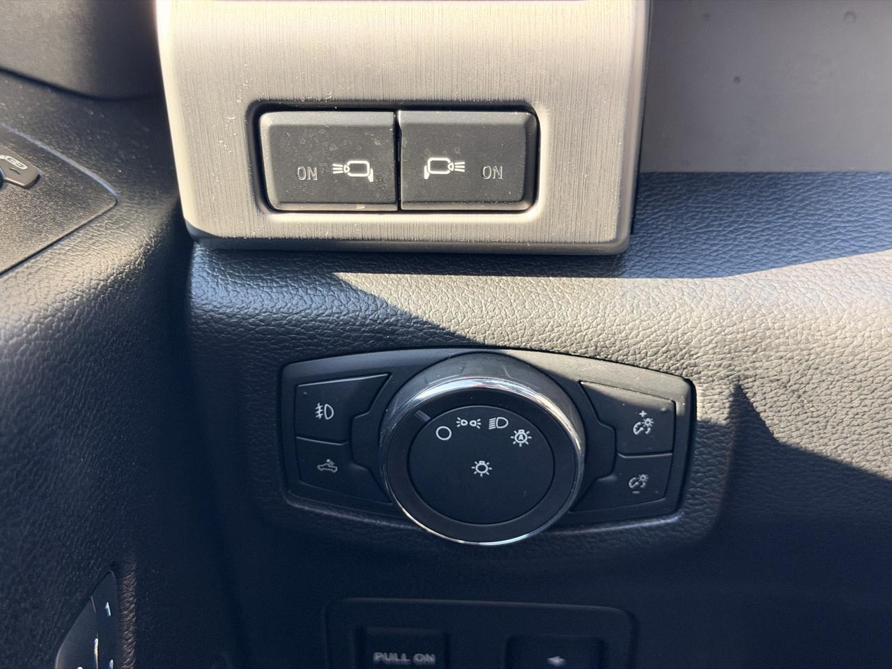 Ford F-150 4WD SuperCrew 145" Platinum 2018