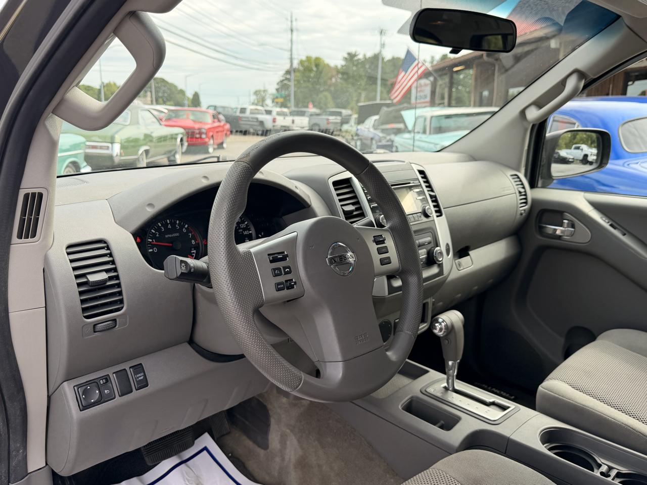 Nissan Frontier 2WD Crew Cab SWB Auto SV 2014