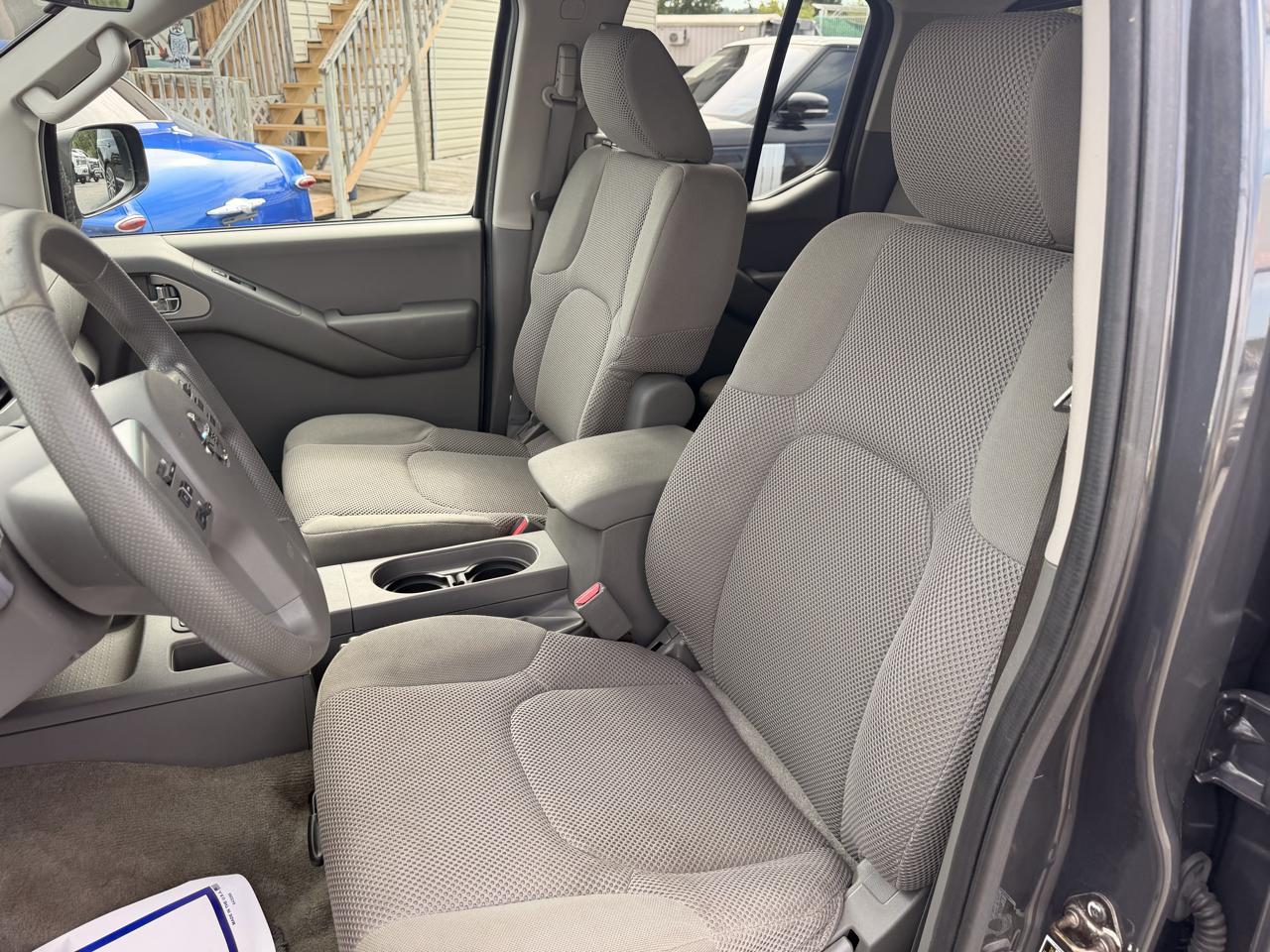 Nissan Frontier 2WD Crew Cab SWB Auto SV 2014