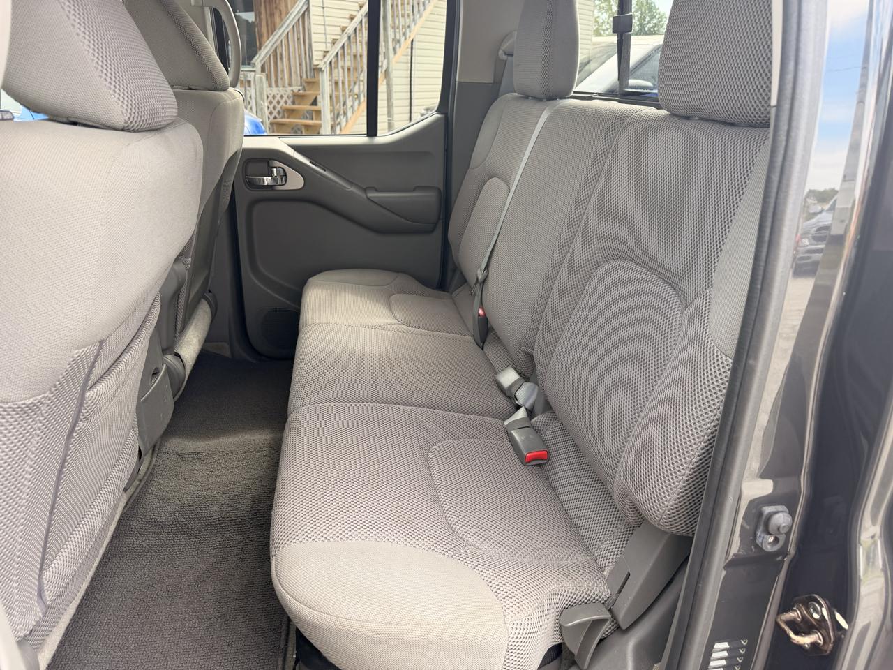 Nissan Frontier 2WD Crew Cab SWB Auto SV 2014