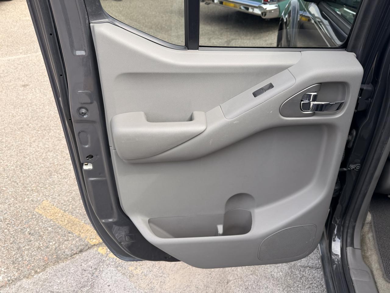 Nissan Frontier 2WD Crew Cab SWB Auto SV 2014