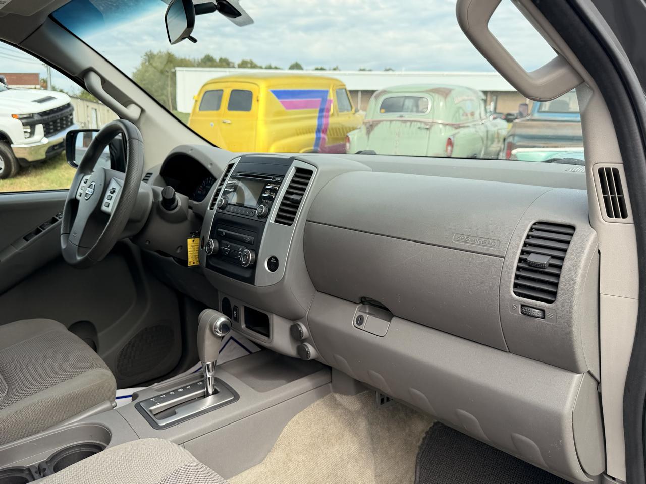 Nissan Frontier 2WD Crew Cab SWB Auto SV 2014