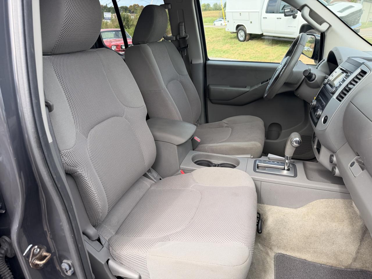 Nissan Frontier 2WD Crew Cab SWB Auto SV 2014