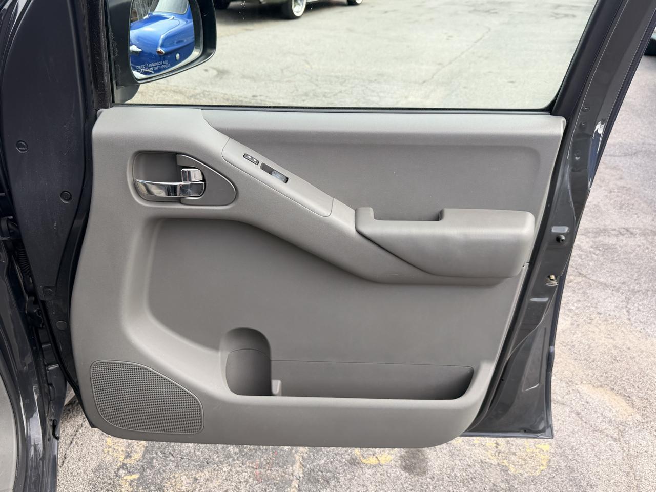 Nissan Frontier 2WD Crew Cab SWB Auto SV 2014