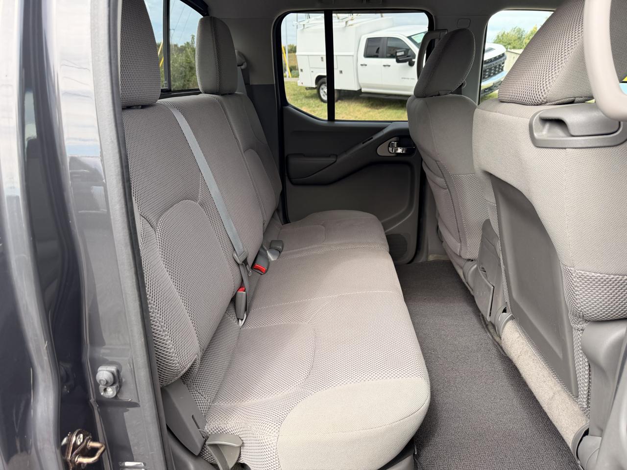 Nissan Frontier 2WD Crew Cab SWB Auto SV 2014