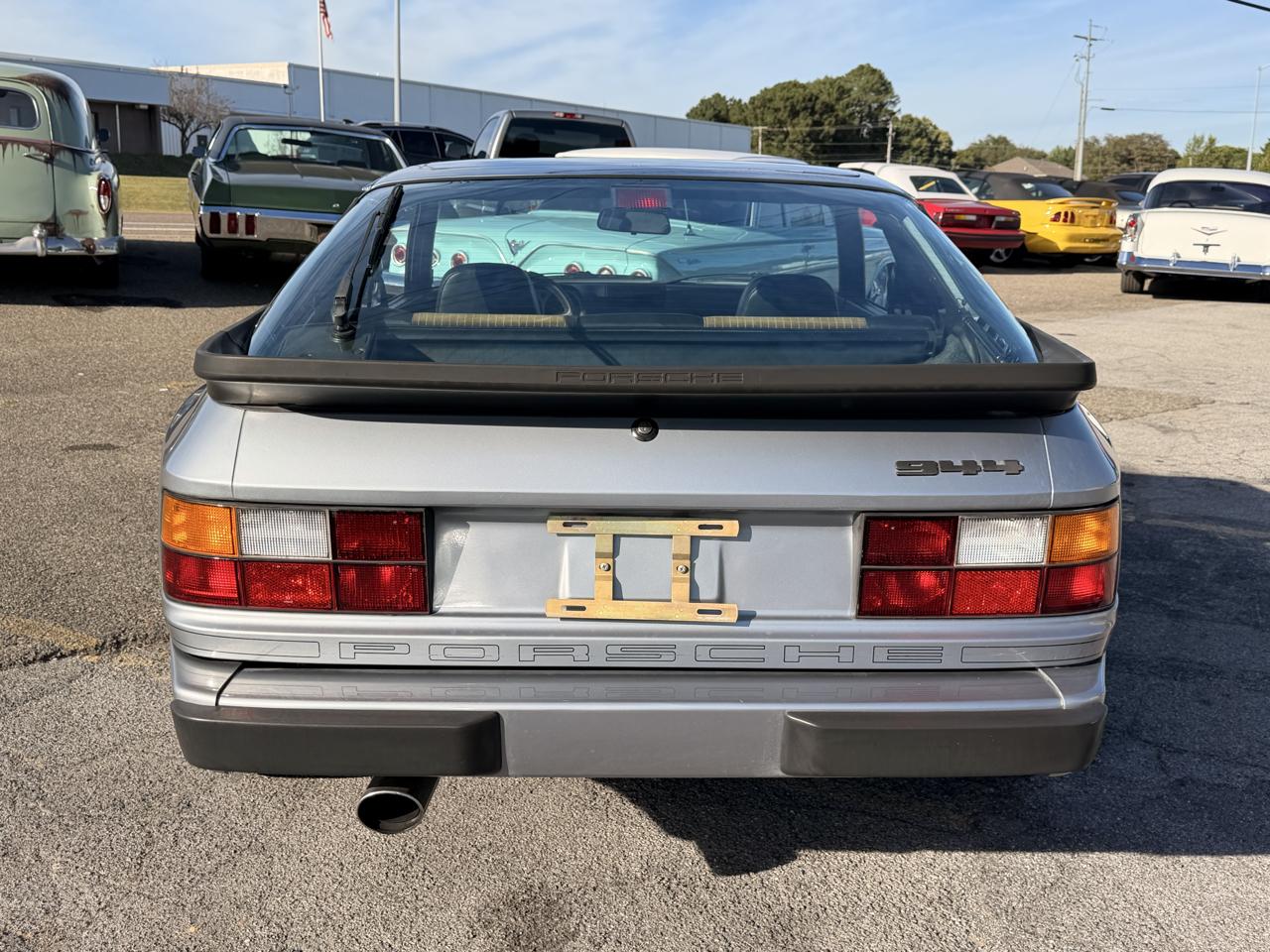 Porsche 944  1983