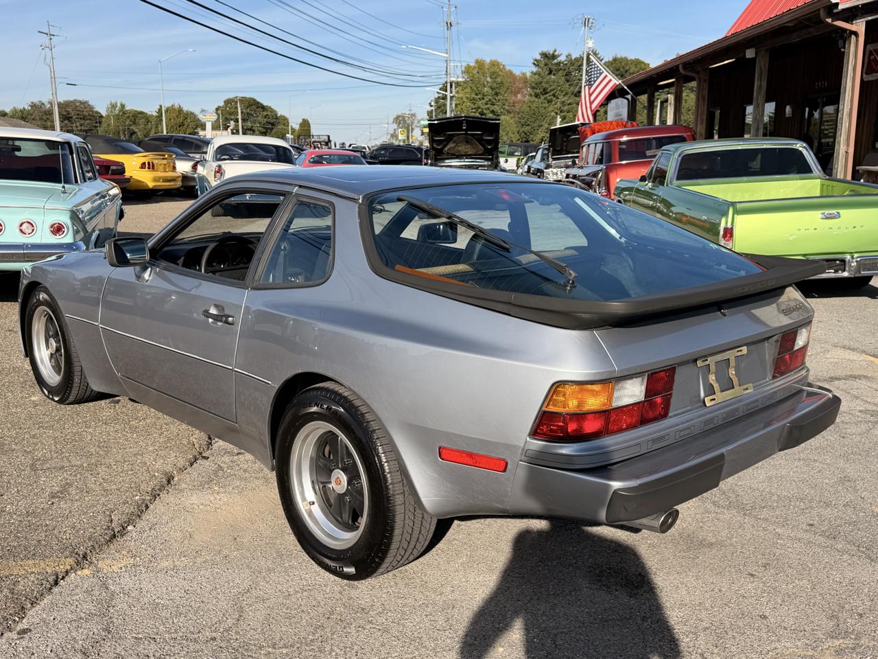 Porsche 944  1983