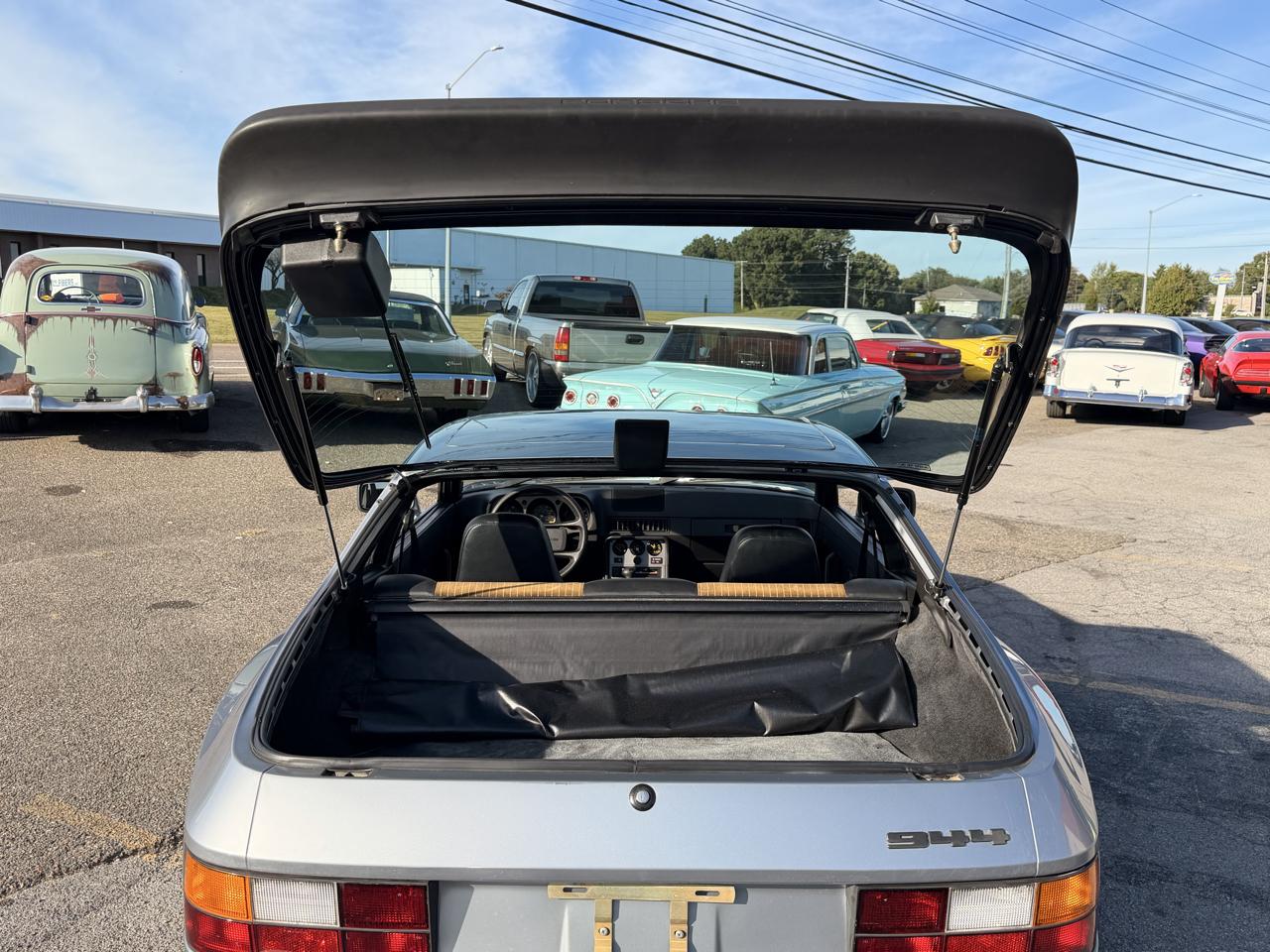 Porsche 944  1983