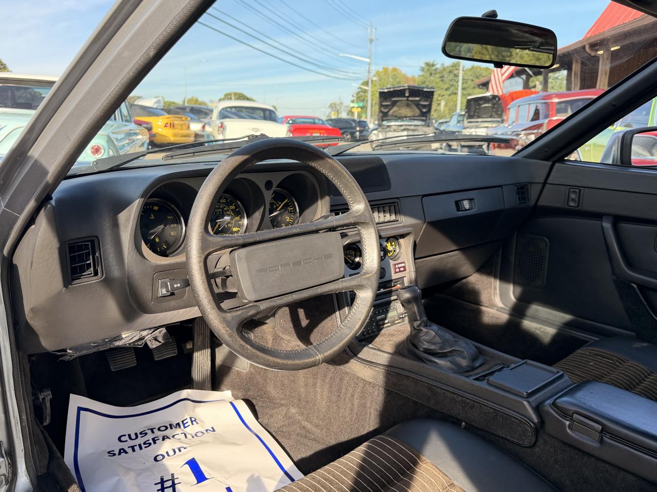 Porsche 944  1983
