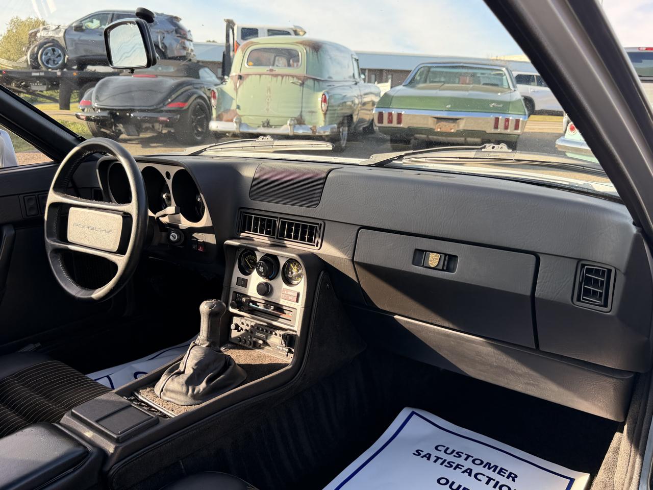 Porsche 944  1983