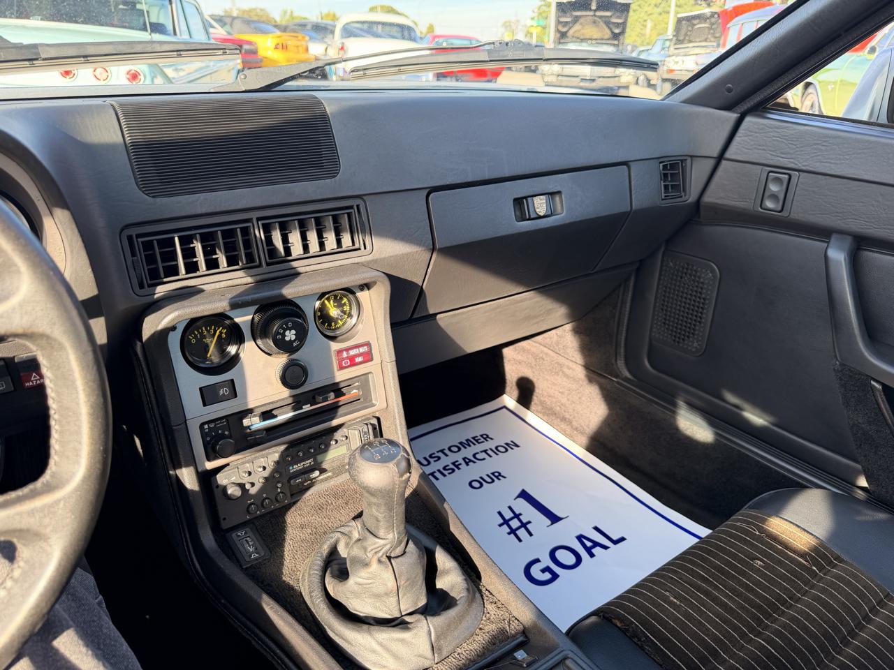 Porsche 944  1983