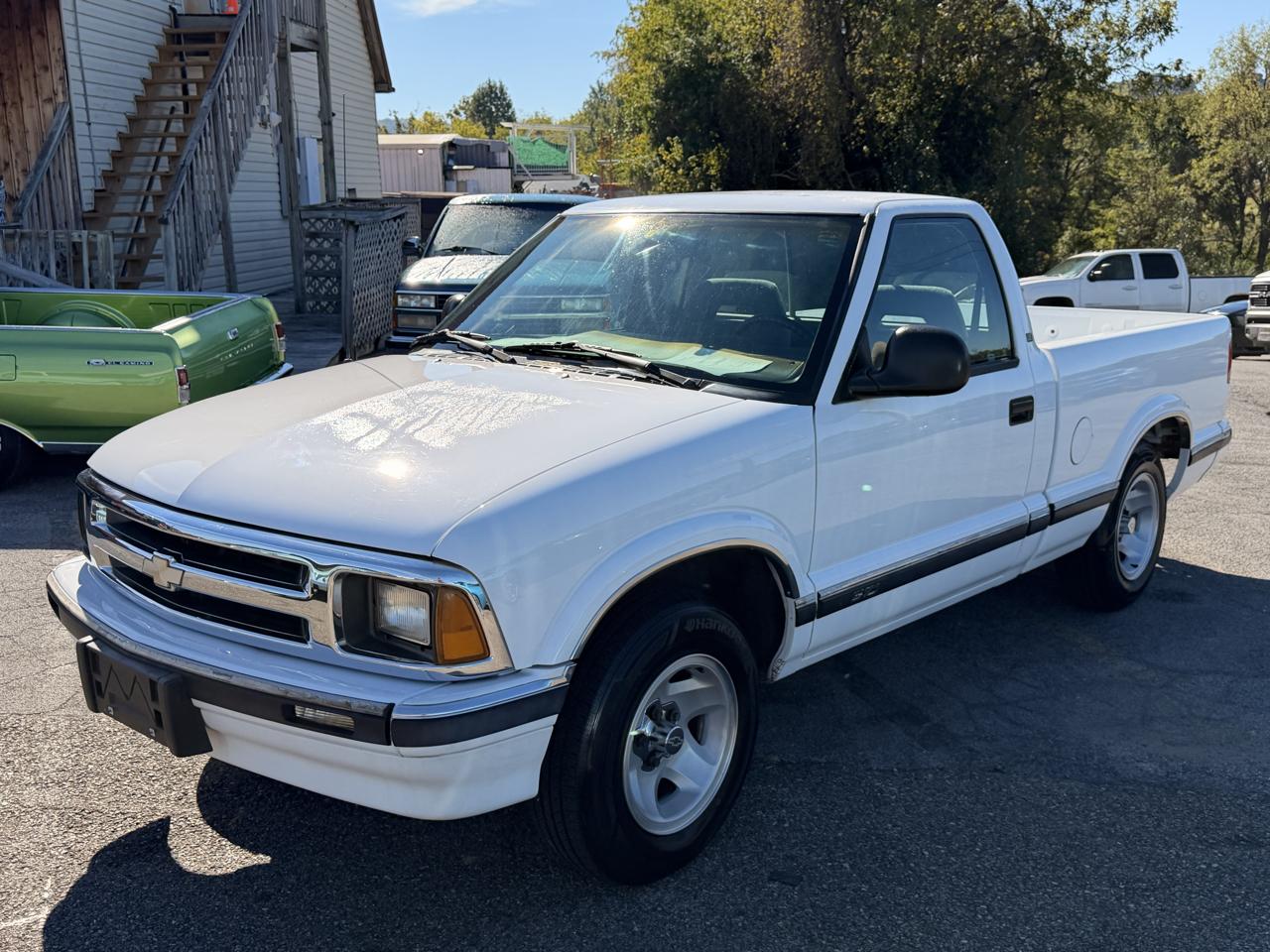 Chevrolet S-10 Reg Cab 108.3" WB 1995