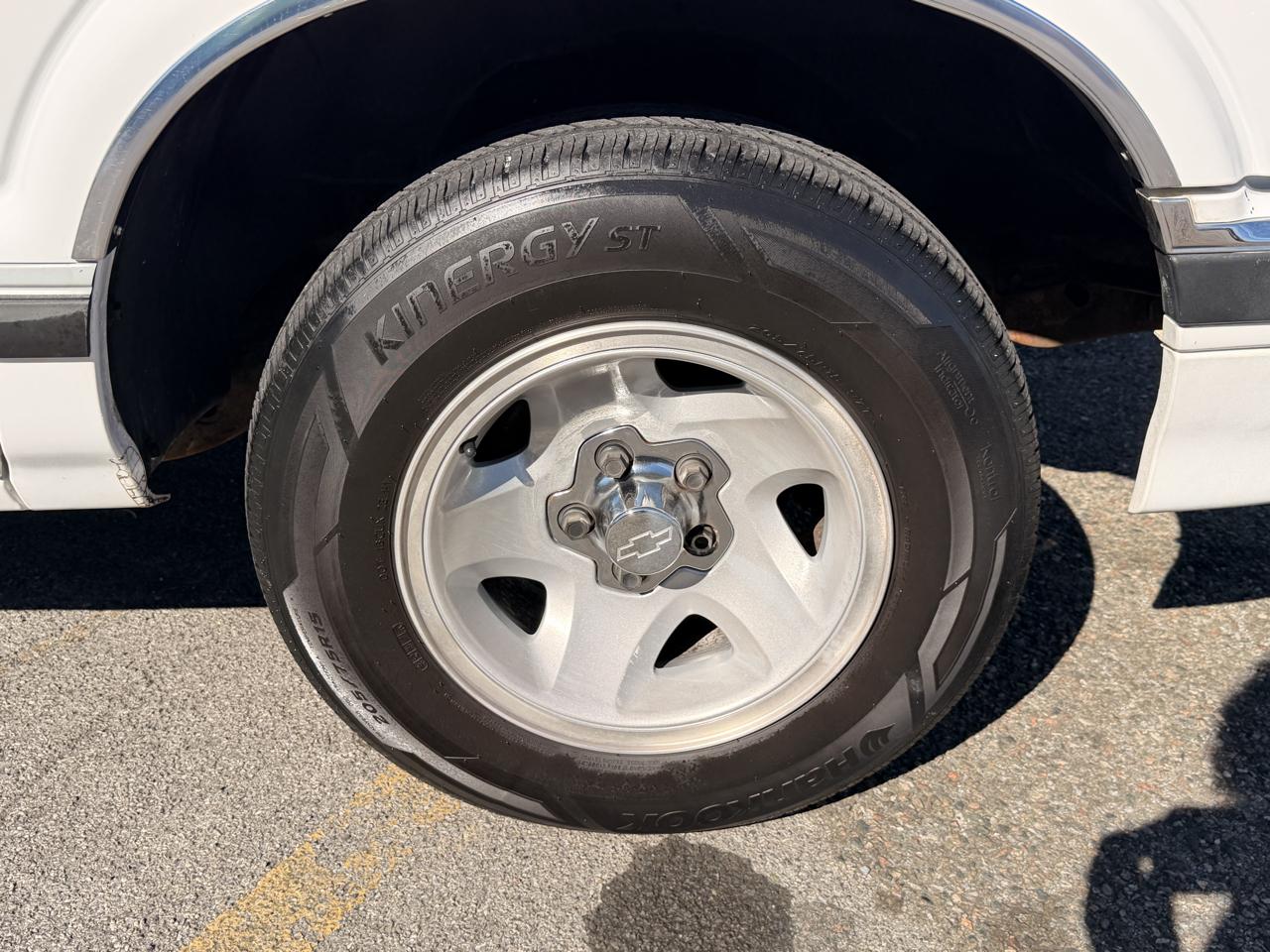 Chevrolet S-10 Reg Cab 108.3" WB 1995