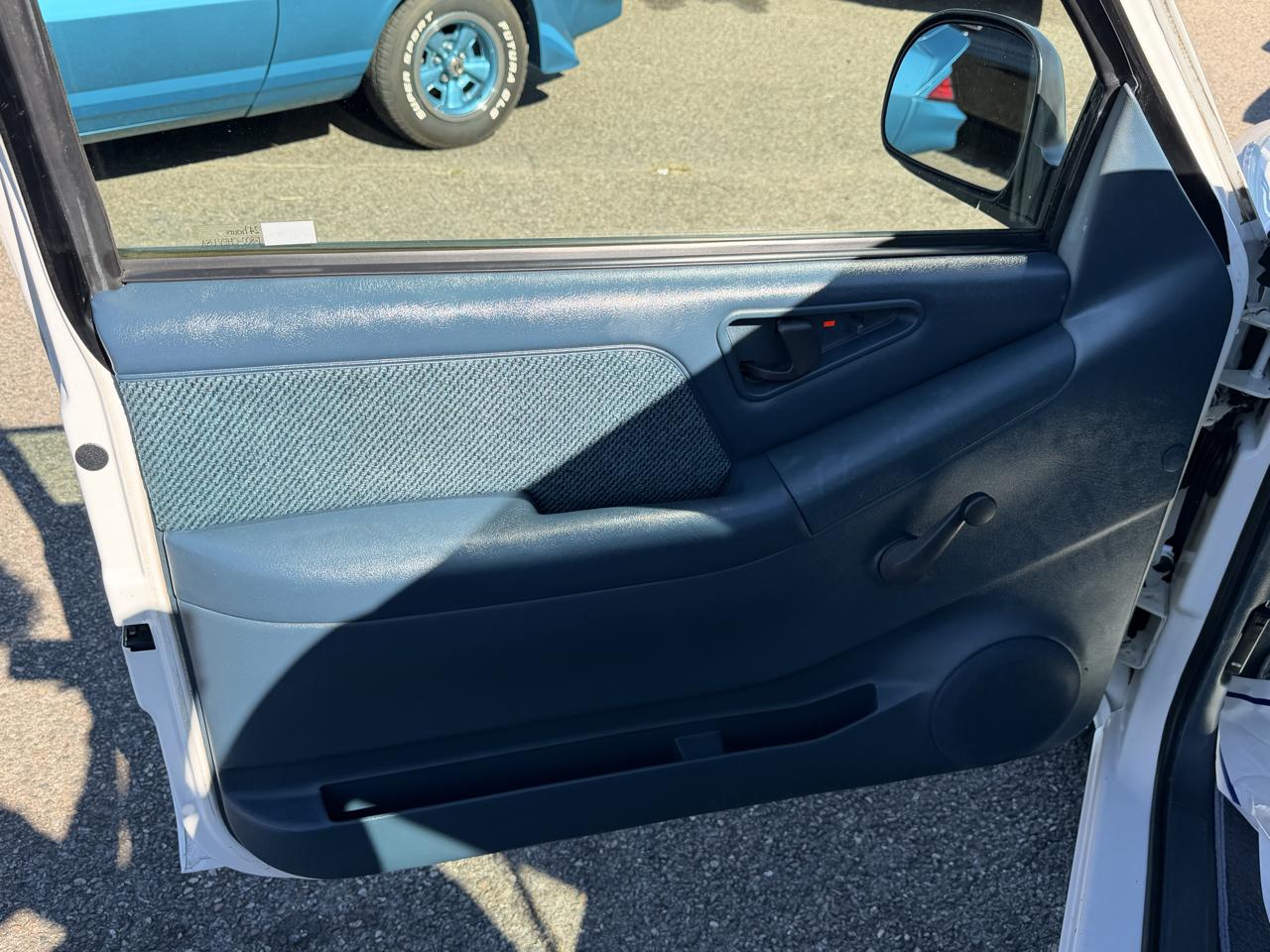 Chevrolet S-10 Reg Cab 108.3" WB 1995