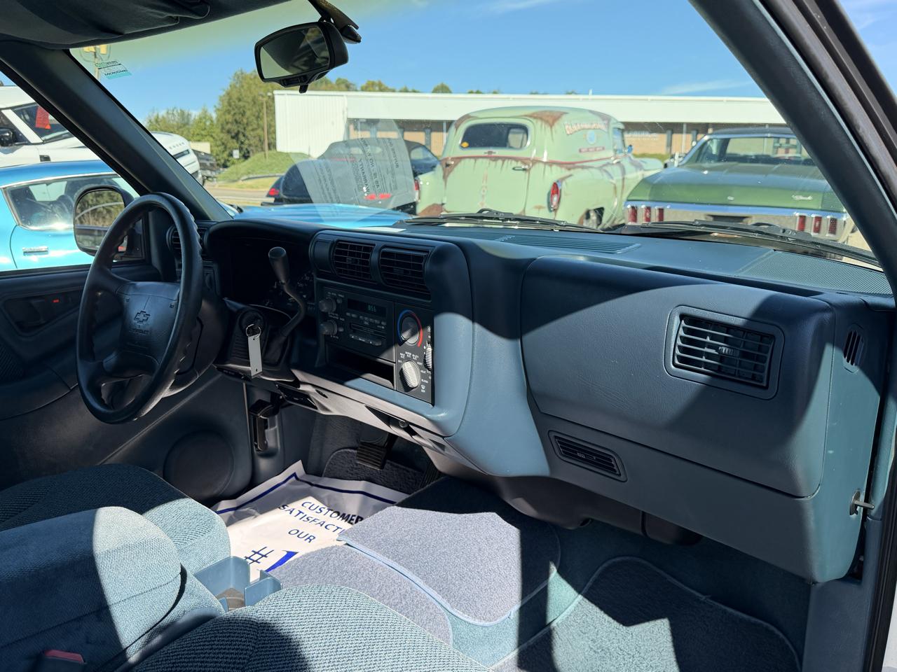 Chevrolet S-10 Reg Cab 108.3" WB 1995