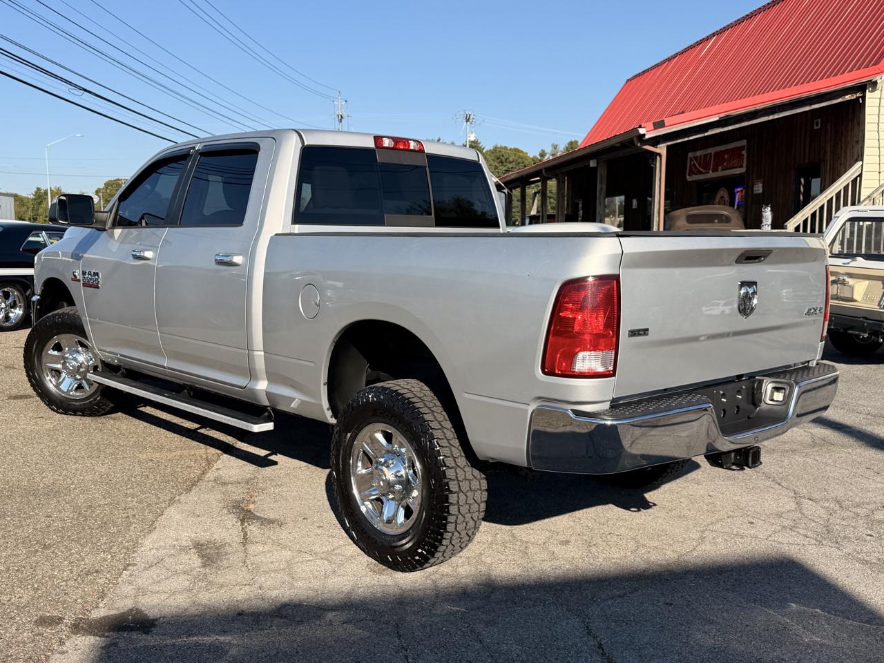 RAM 2500 SLT 4x4 Crew Cab 6'4" Box 2017