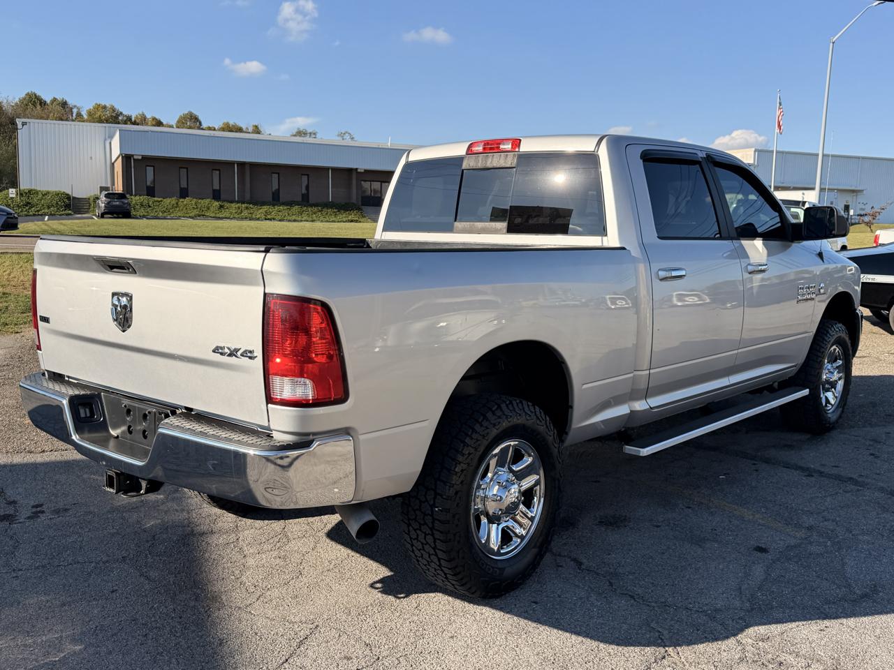 RAM 2500 SLT 4x4 Crew Cab 6'4" Box 2017