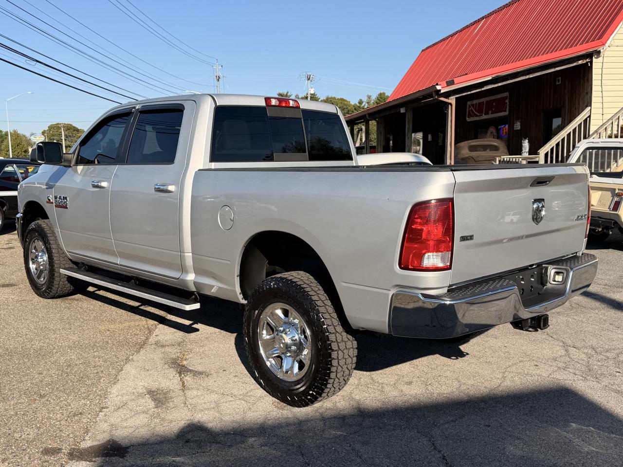 RAM 2500 SLT 4x4 Crew Cab 6'4" Box 2017