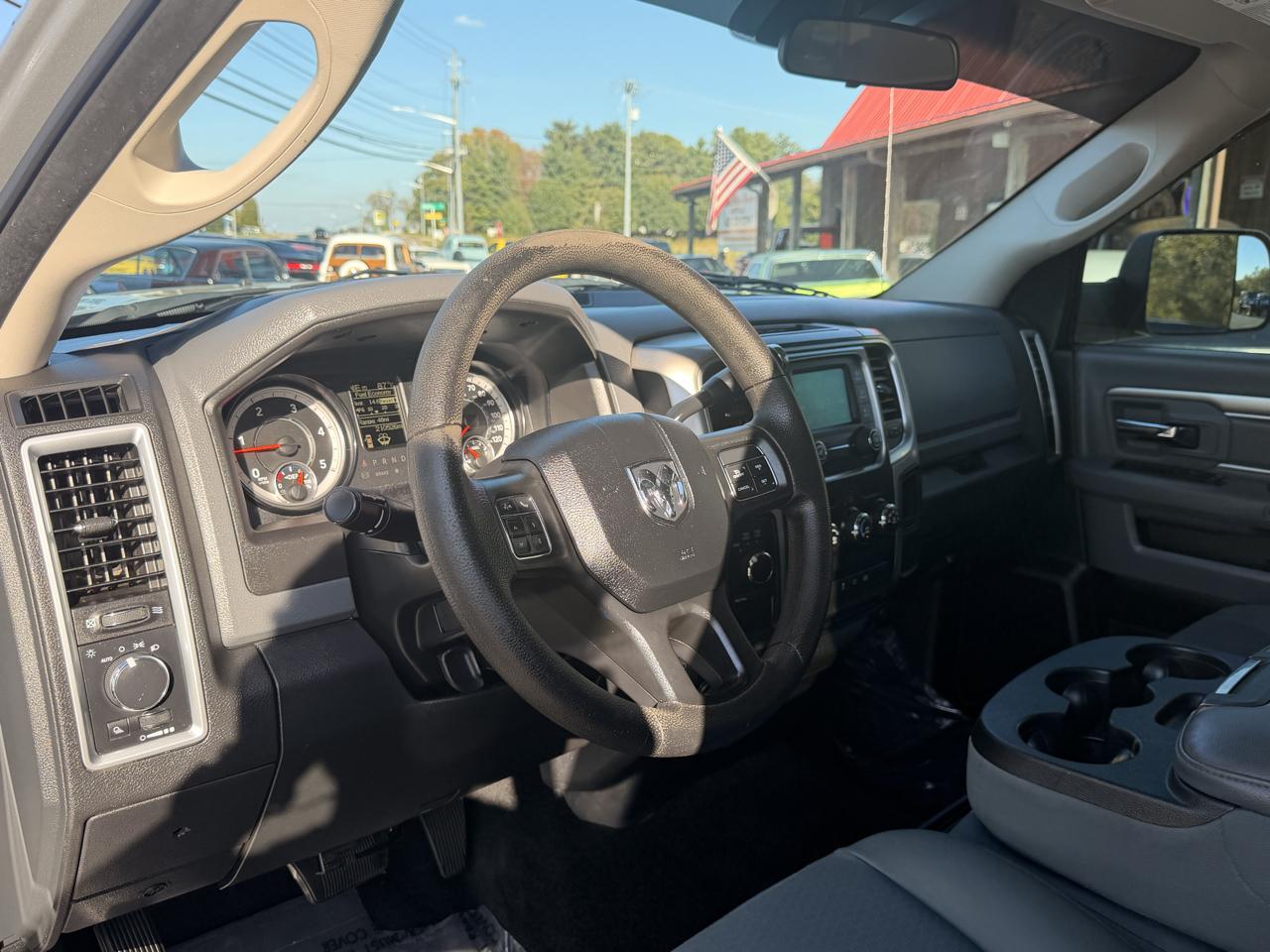 RAM 2500 SLT 4x4 Crew Cab 6'4" Box 2017