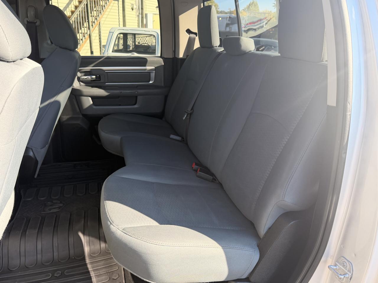 RAM 2500 SLT 4x4 Crew Cab 6'4" Box 2017