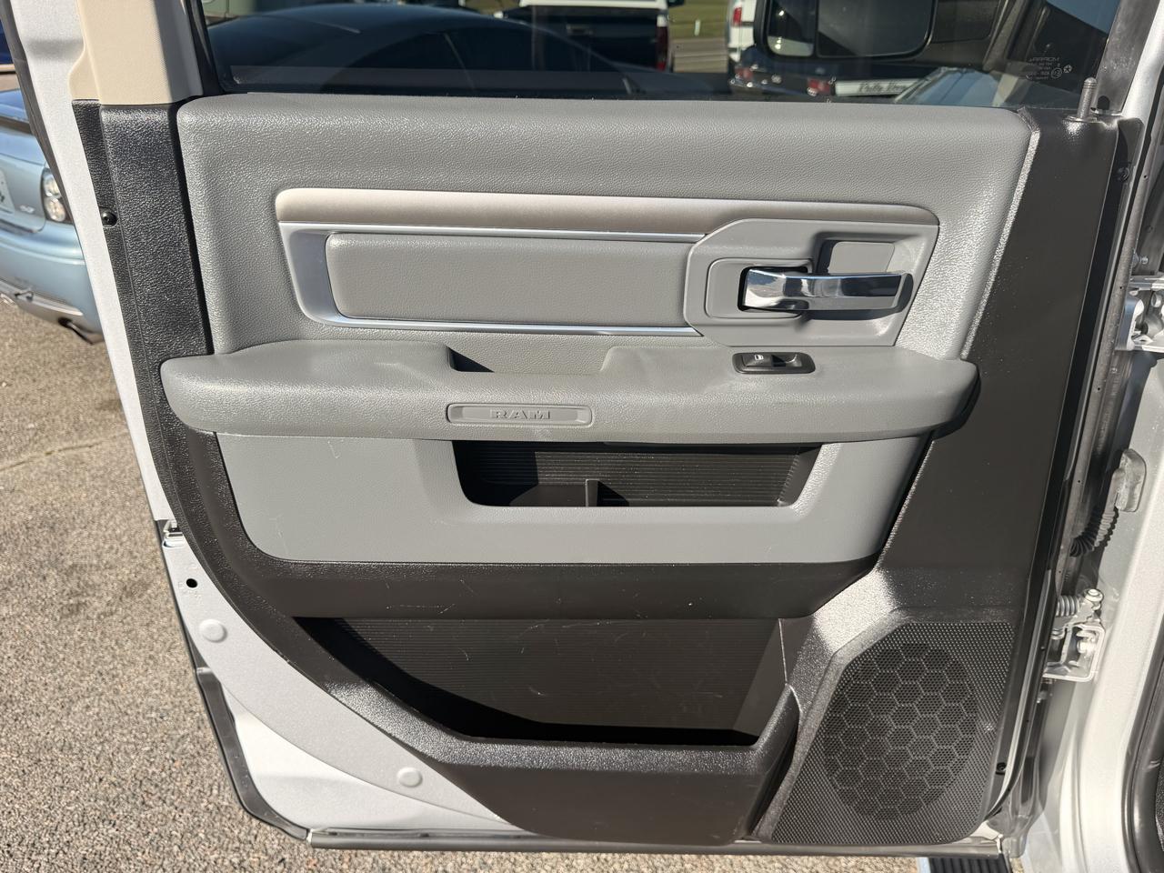 RAM 2500 SLT 4x4 Crew Cab 6'4" Box 2017