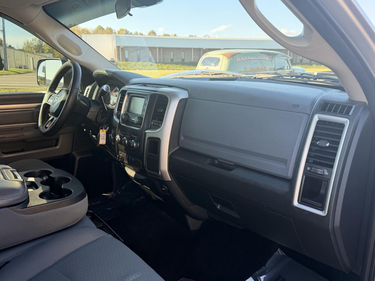 RAM 2500 SLT 4x4 Crew Cab 6'4" Box 2017