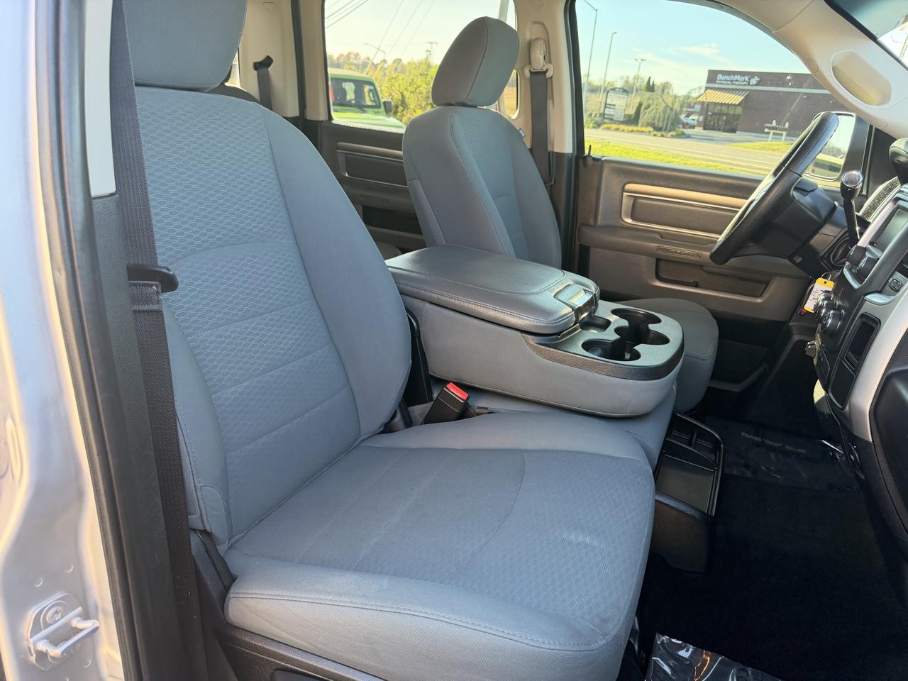 RAM 2500 SLT 4x4 Crew Cab 6'4" Box 2017