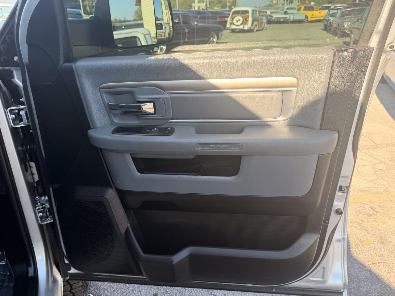 RAM 2500 SLT 4x4 Crew Cab 6'4" Box 2017