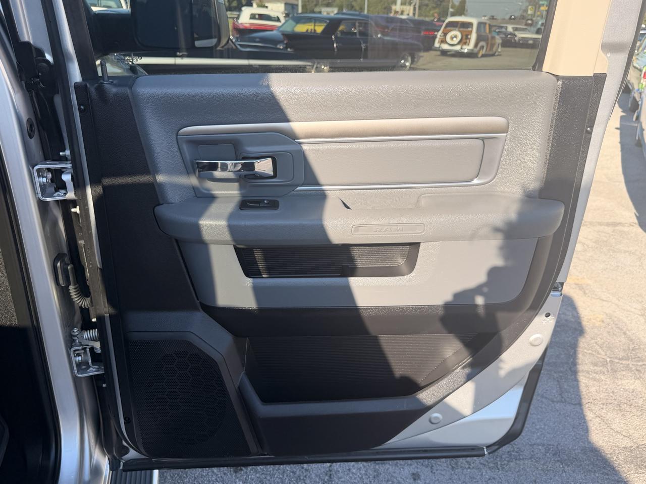 RAM 2500 SLT 4x4 Crew Cab 6'4" Box 2017
