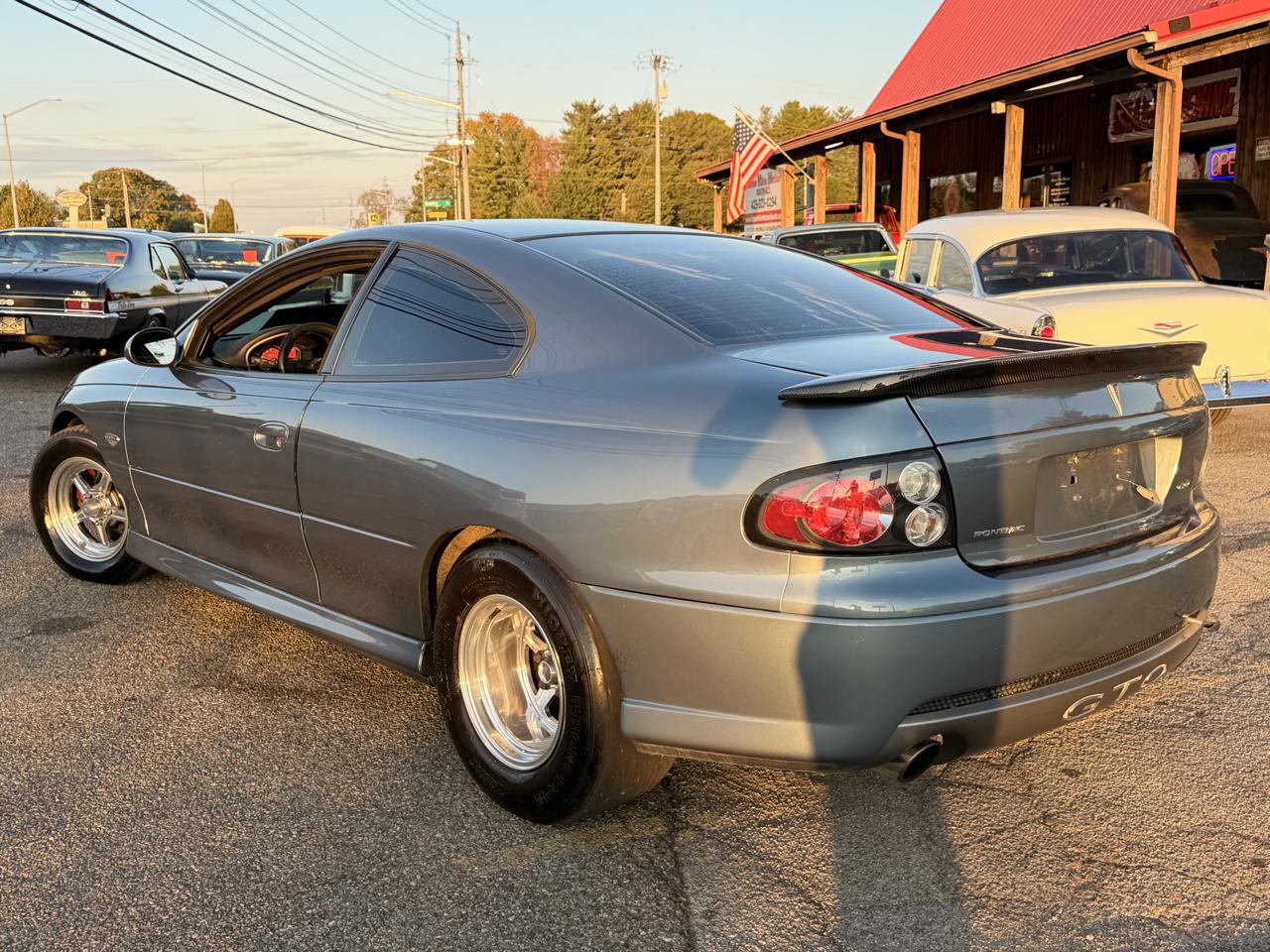 Pontiac GTO 2dr Cpe 2006