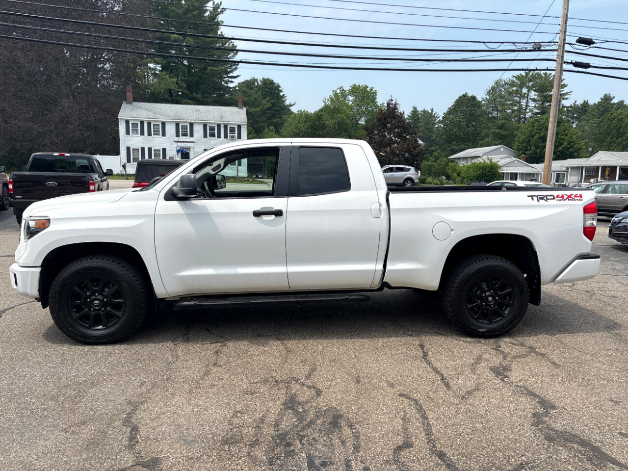 2019 Toyota Tundra SR5 Double Cab photo 2