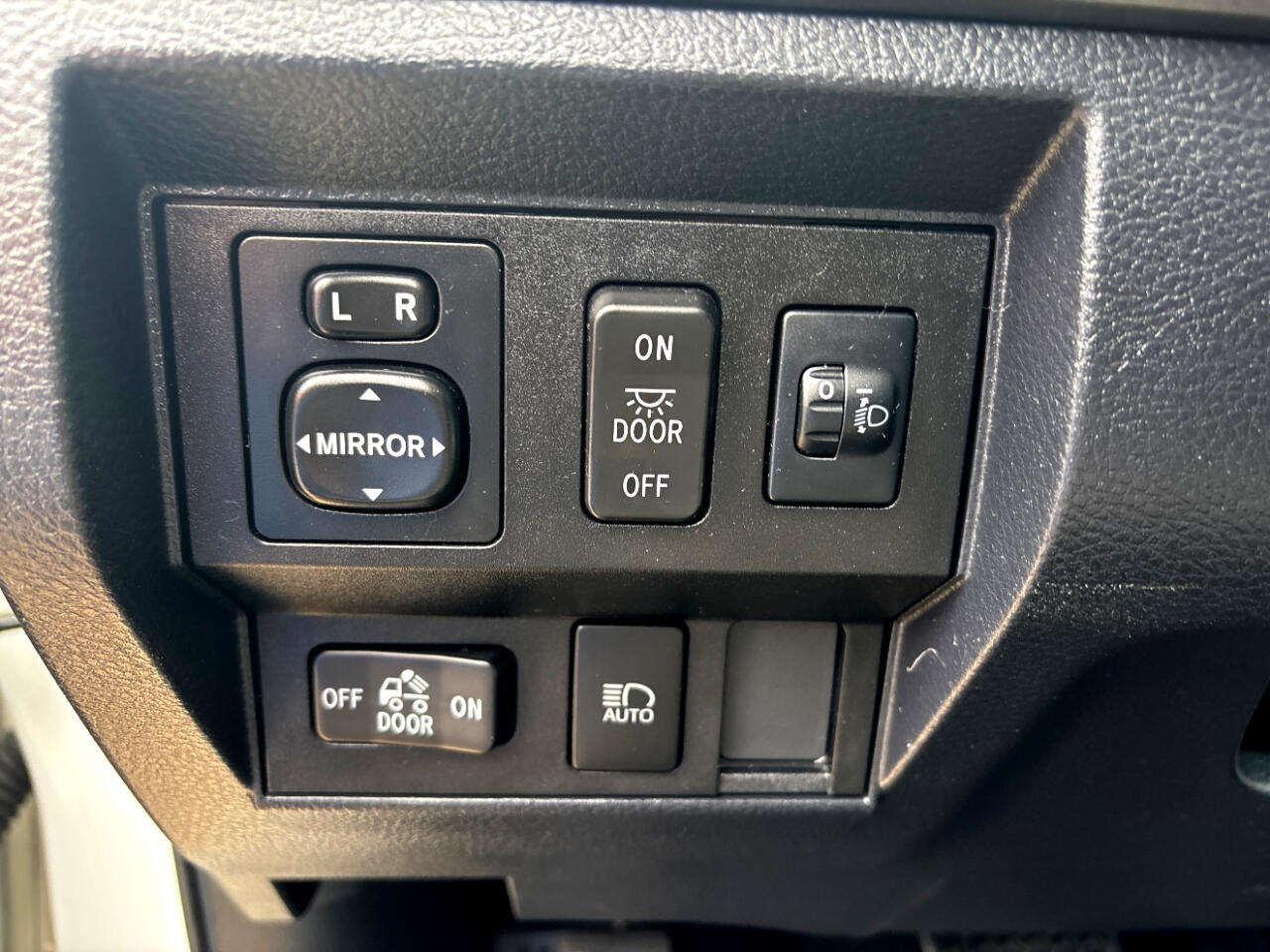 2019 Toyota Tundra SR5 Double Cab photo 16