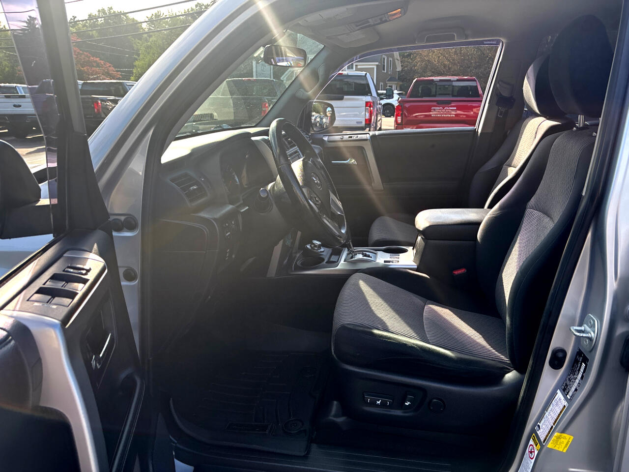 2015 Toyota 4Runner SR5 4WD photo 9