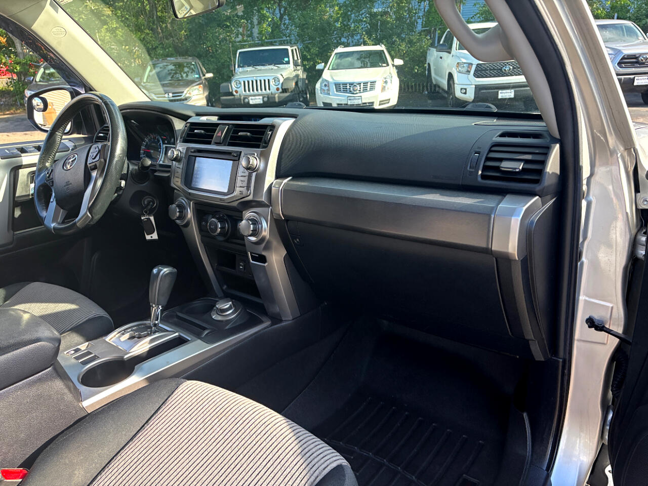 2015 Toyota 4Runner SR5 4WD photo 15