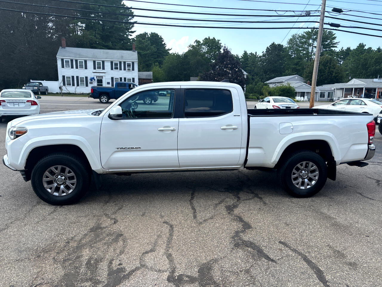 Toyota Tacoma SR5 Double Cab Super Long Bed V6 6AT 4WD 2017 Toyota Tacoma SR5 Double Cab Super Long Bed V6 6AT 4WD 2017