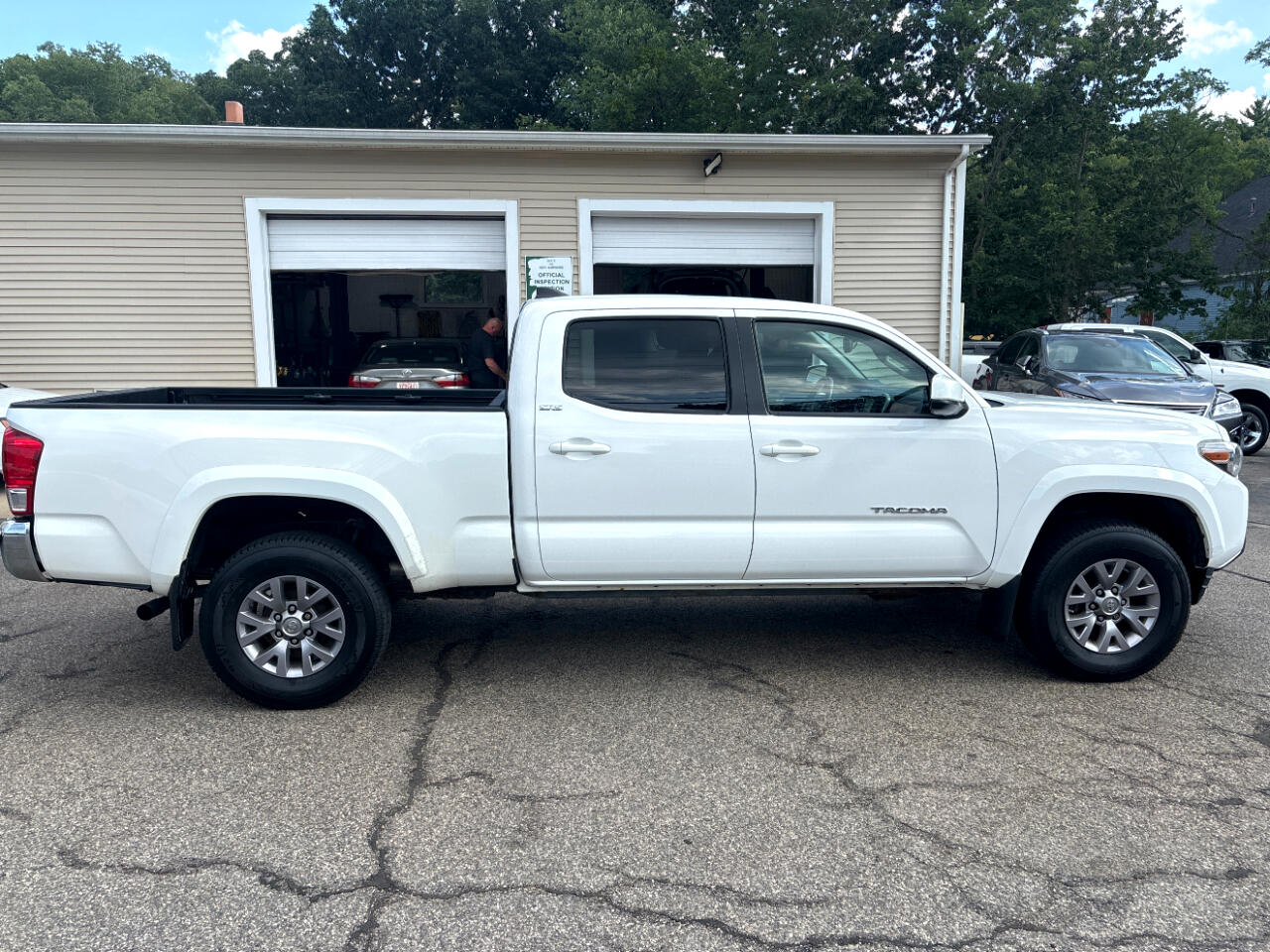 Toyota Tacoma SR5 Double Cab Super Long Bed V6 6AT 4WD 2017 Toyota Tacoma SR5 Double Cab Super Long Bed V6 6AT 4WD 2017