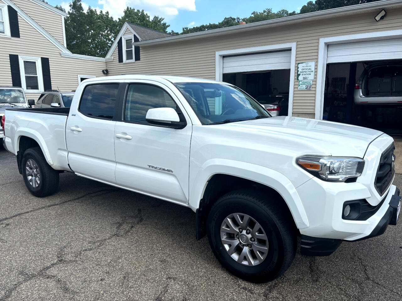 Toyota Tacoma SR5 Double Cab Super Long Bed V6 6AT 4WD 2017 Toyota Tacoma SR5 Double Cab Super Long Bed V6 6AT 4WD 2017