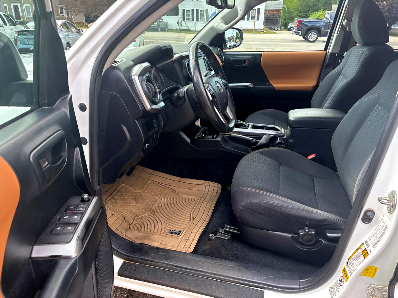 Toyota Tacoma SR5 Double Cab Super Long Bed V6 6AT 4WD 2017 Toyota Tacoma SR5 Double Cab Super Long Bed V6 6AT 4WD 2017